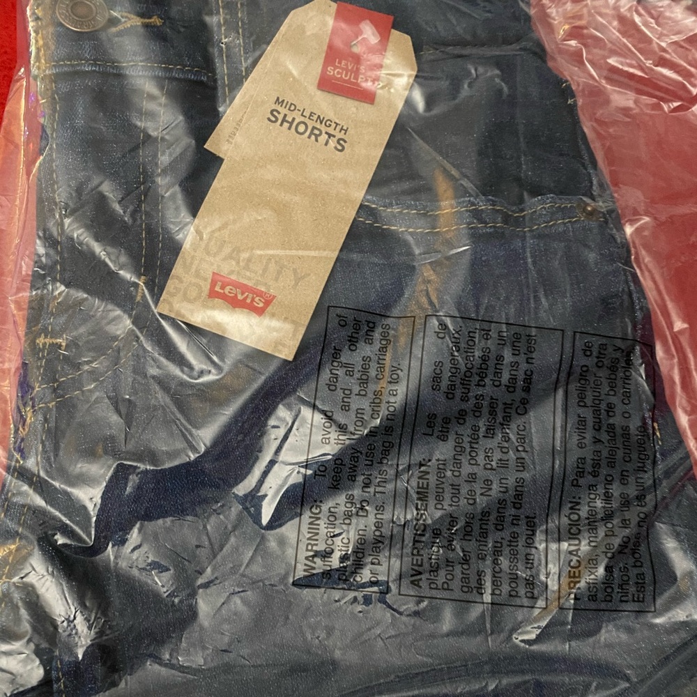 Levi’s mid length shorts NWT - Picture 4 of 5